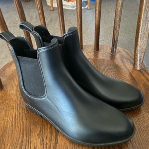 Womens Black Boots size 8